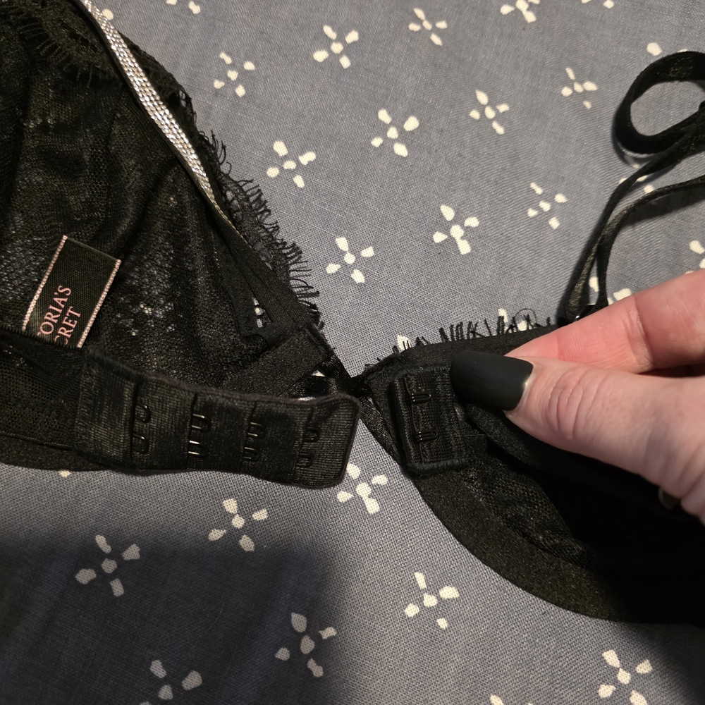 Victoria Secret Mesh Black Lace Bra - Picture 5 of 8